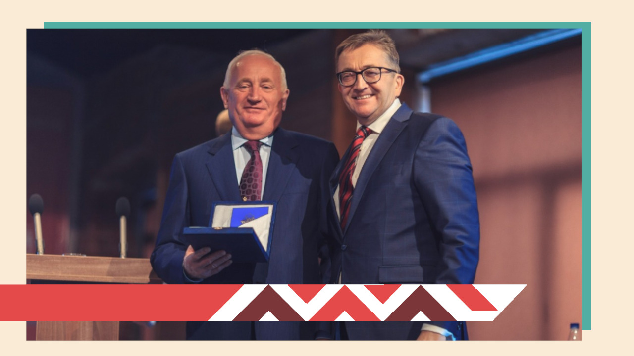 Mitglied des Föderationsrates Viktor Kress und Vorsitzender des Internationalen Verbandes der deutschen Kultur, Präsident der Föderalen national-kulturellen Autonomie der Russlanddeutschen Heinrich Martens während des XIV. Forums der Russlanddeutschen „25 Jahre. Zusammen gestalten wir unsere Zukunft!“ in Moskau, 2016